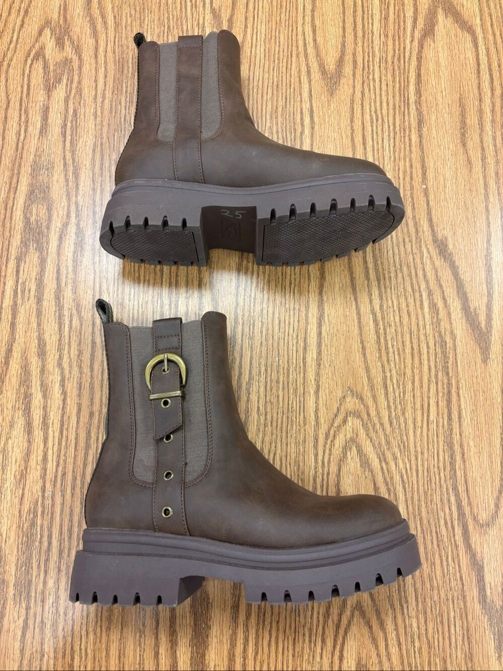 Rocket Dog Chelsea boots